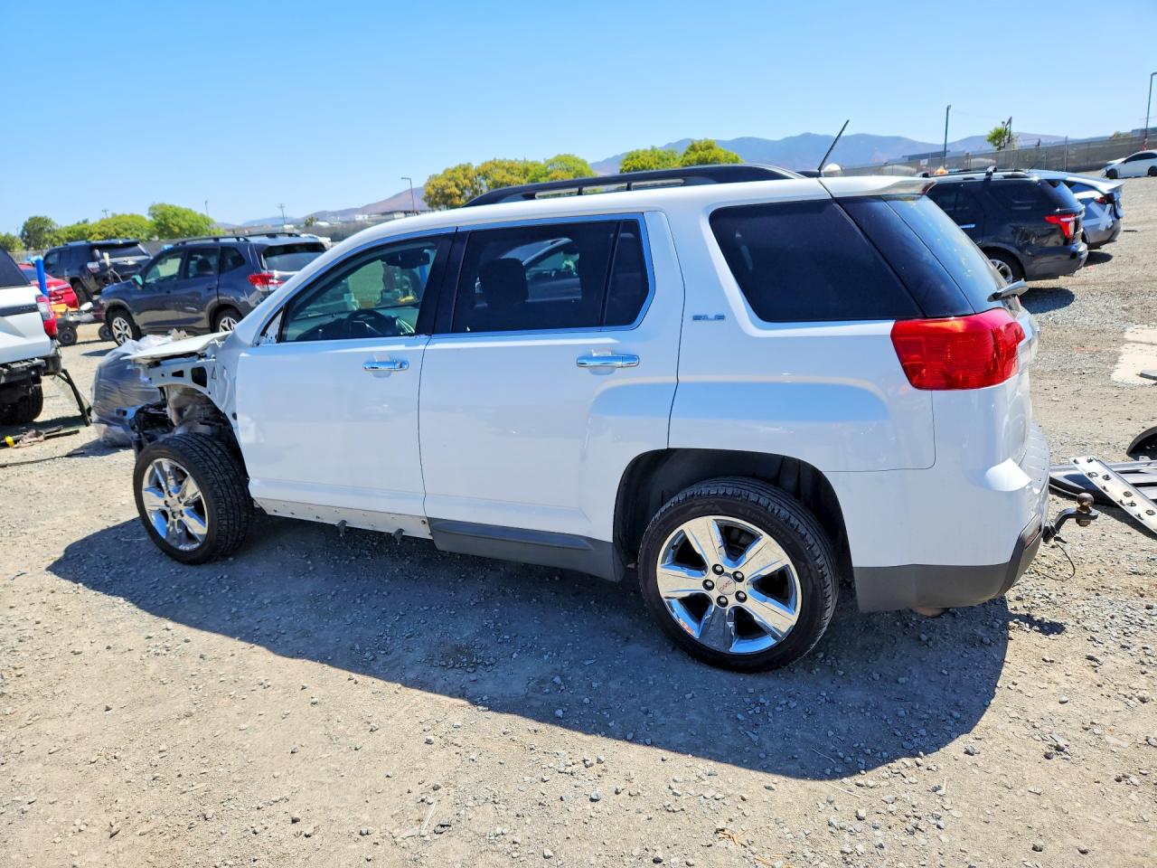 2015 GMC TERRAIN SLE photo 3