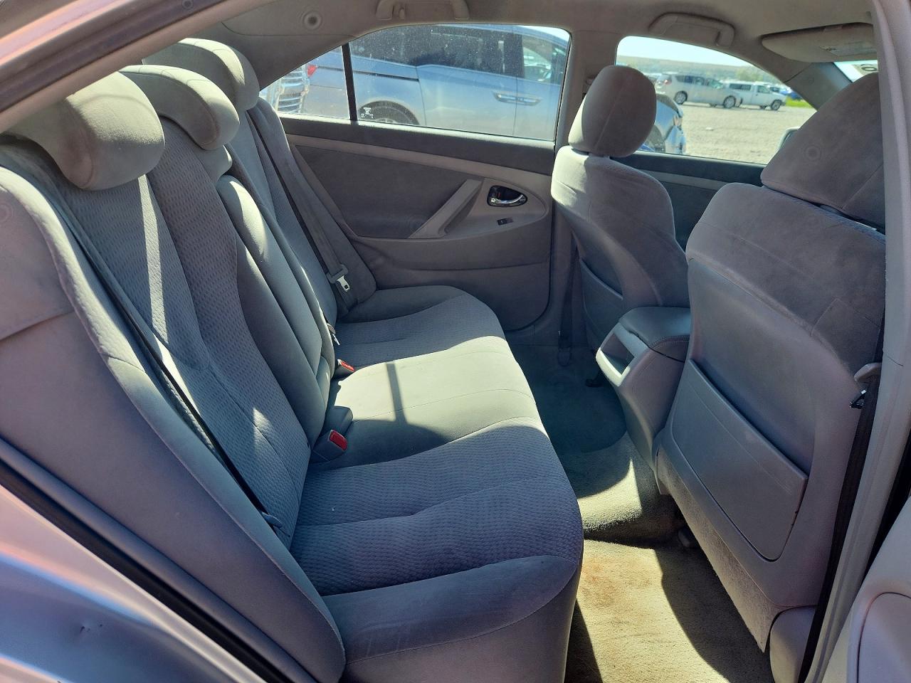 2010 TOYOTA CAMRY LE photo 19