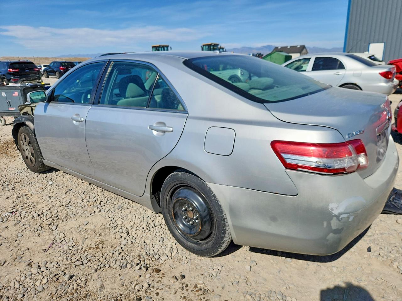 2010 TOYOTA CAMRY LE photo 3