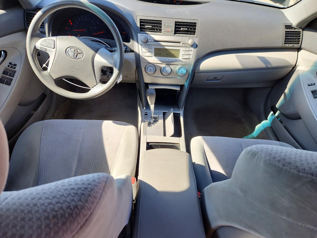 2010 TOYOTA CAMRY LE photo 15