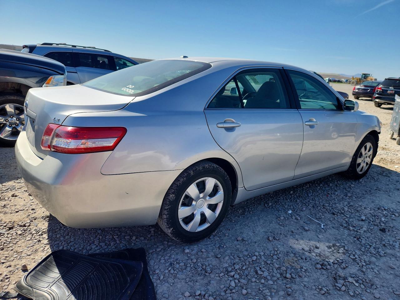 2010 TOYOTA CAMRY LE photo 5