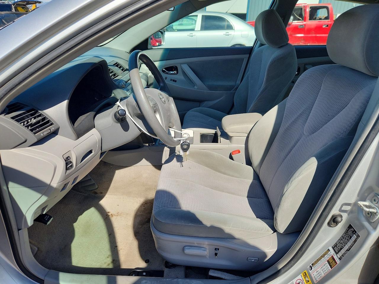 2010 TOYOTA CAMRY LE photo 13