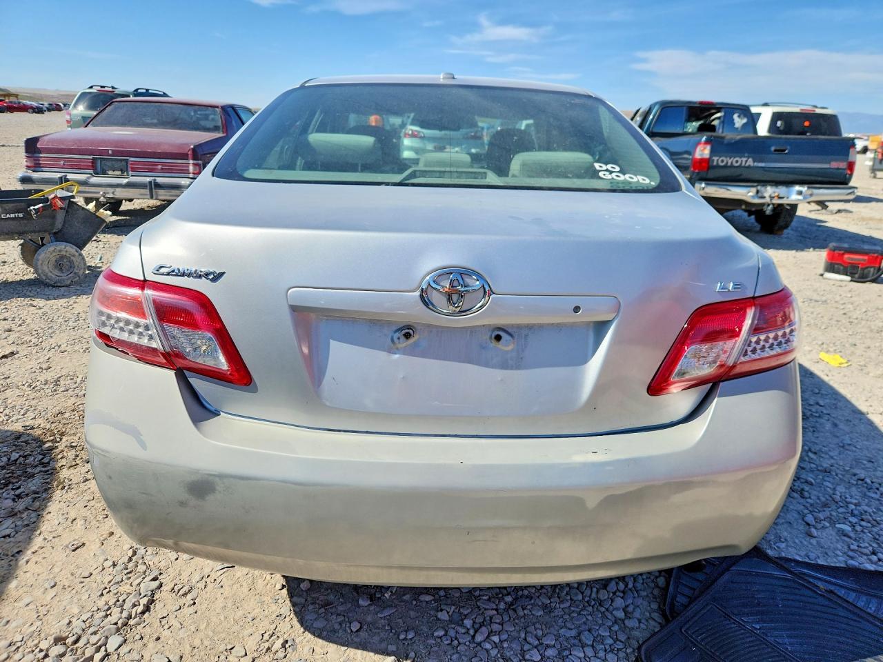 2010 TOYOTA CAMRY LE photo 11