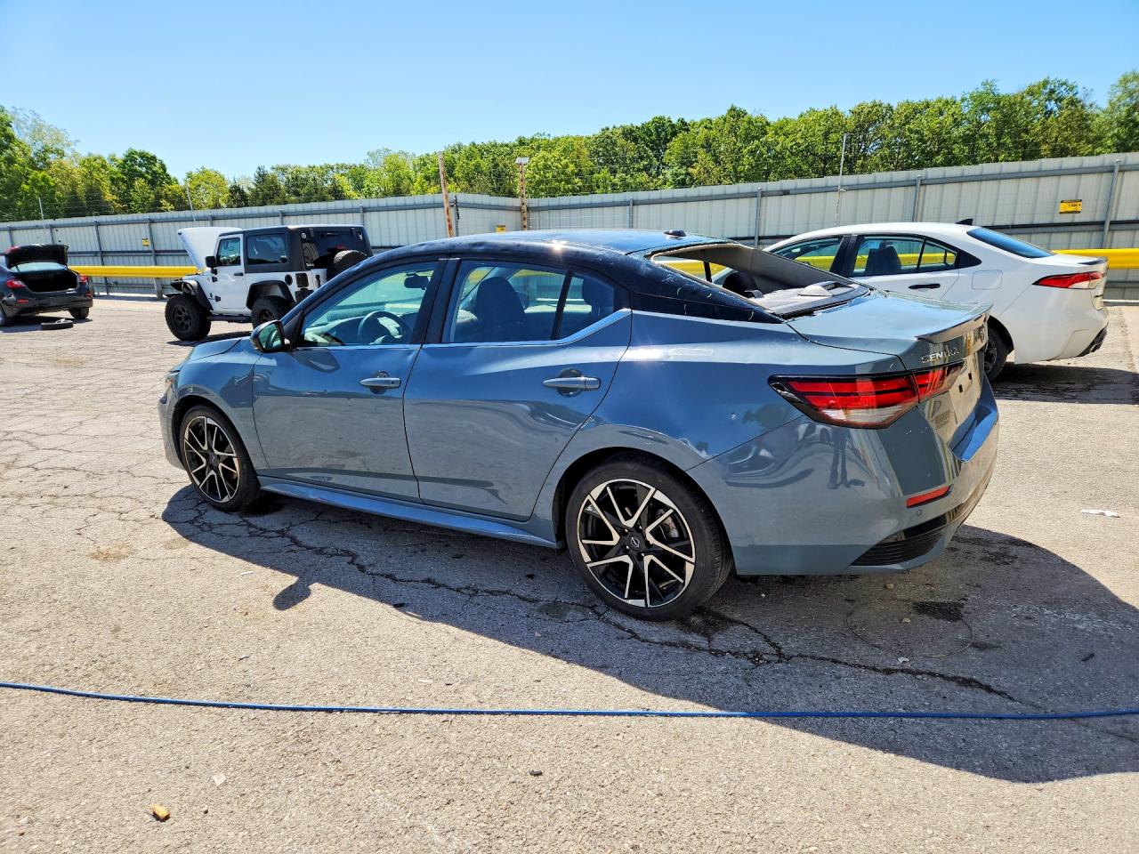2024 NISSAN SENTRA SR photo 2