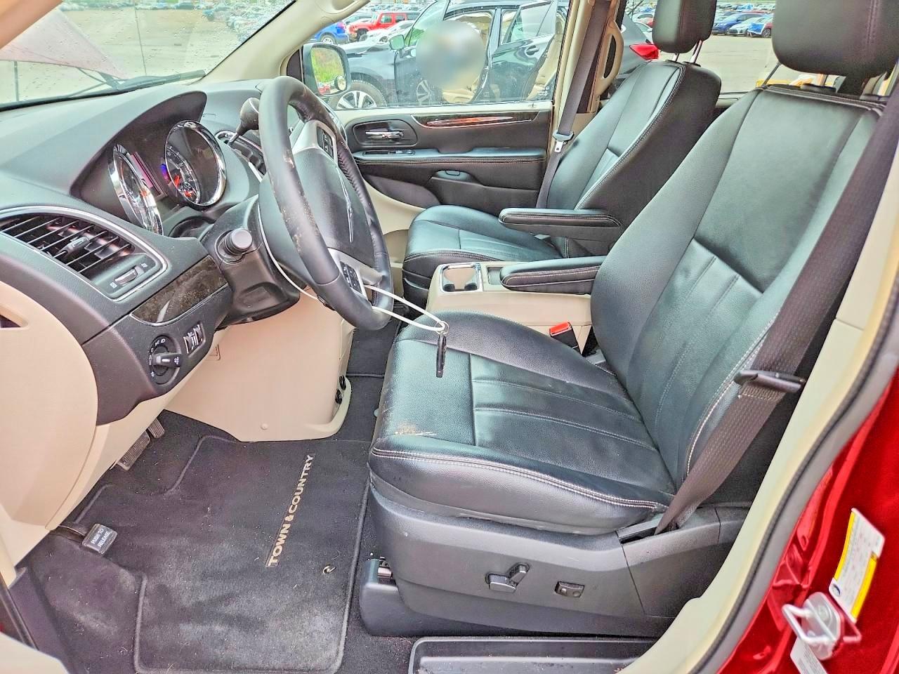 2015 CHRYSLER TOWN & COUNTRY TOURING photo 13