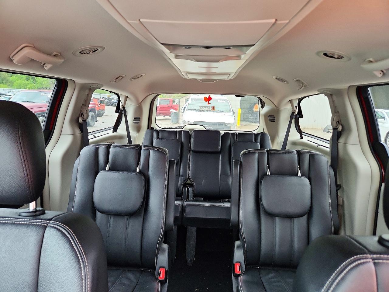 2015 CHRYSLER TOWN & COUNTRY TOURING photo 19