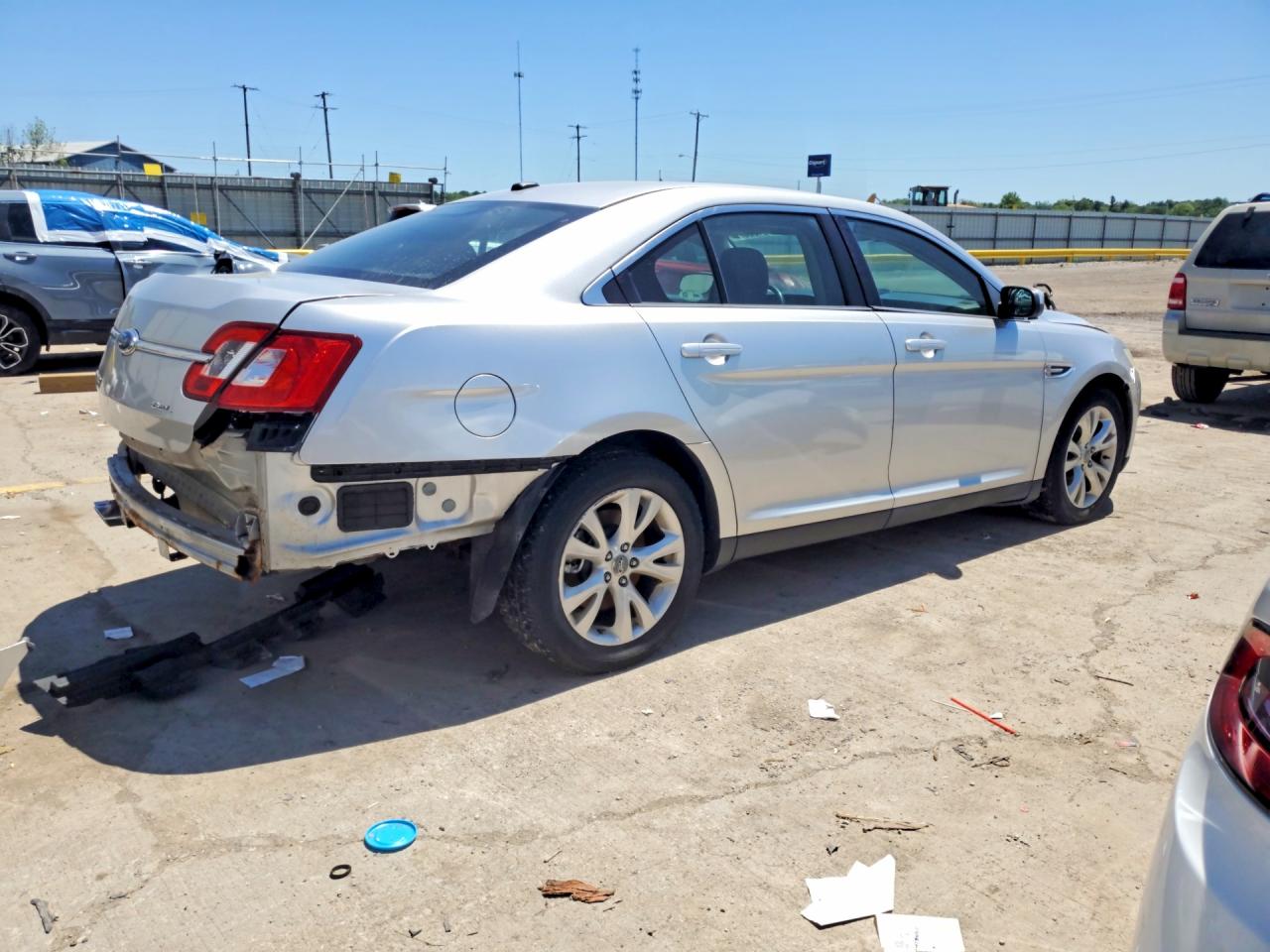 2010 FORD TAURUS SEL photo 5