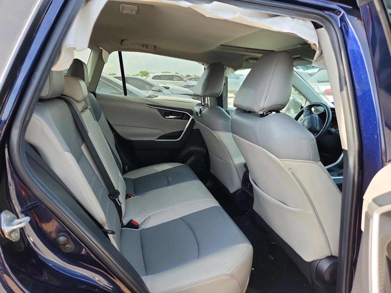 2021 TOYOTA RAV4 XLE PREMIUM photo 31