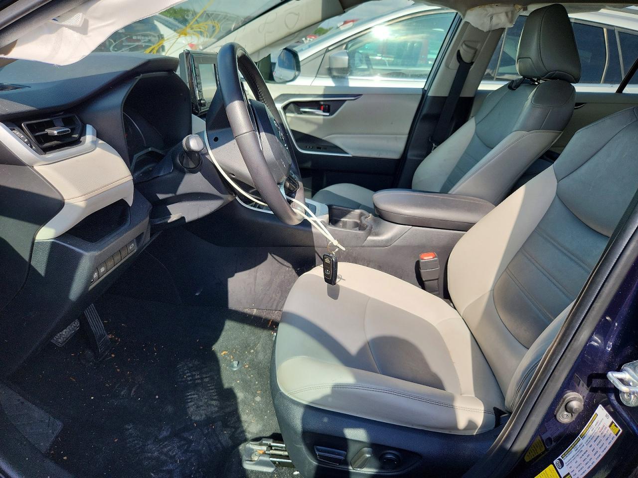 2021 TOYOTA RAV4 XLE PREMIUM photo 19