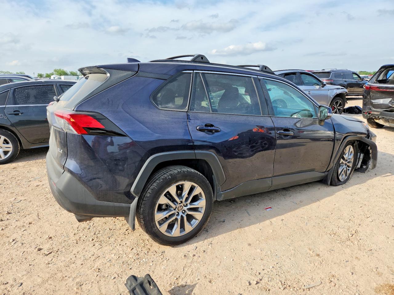 2021 TOYOTA RAV4 XLE PREMIUM photo 7