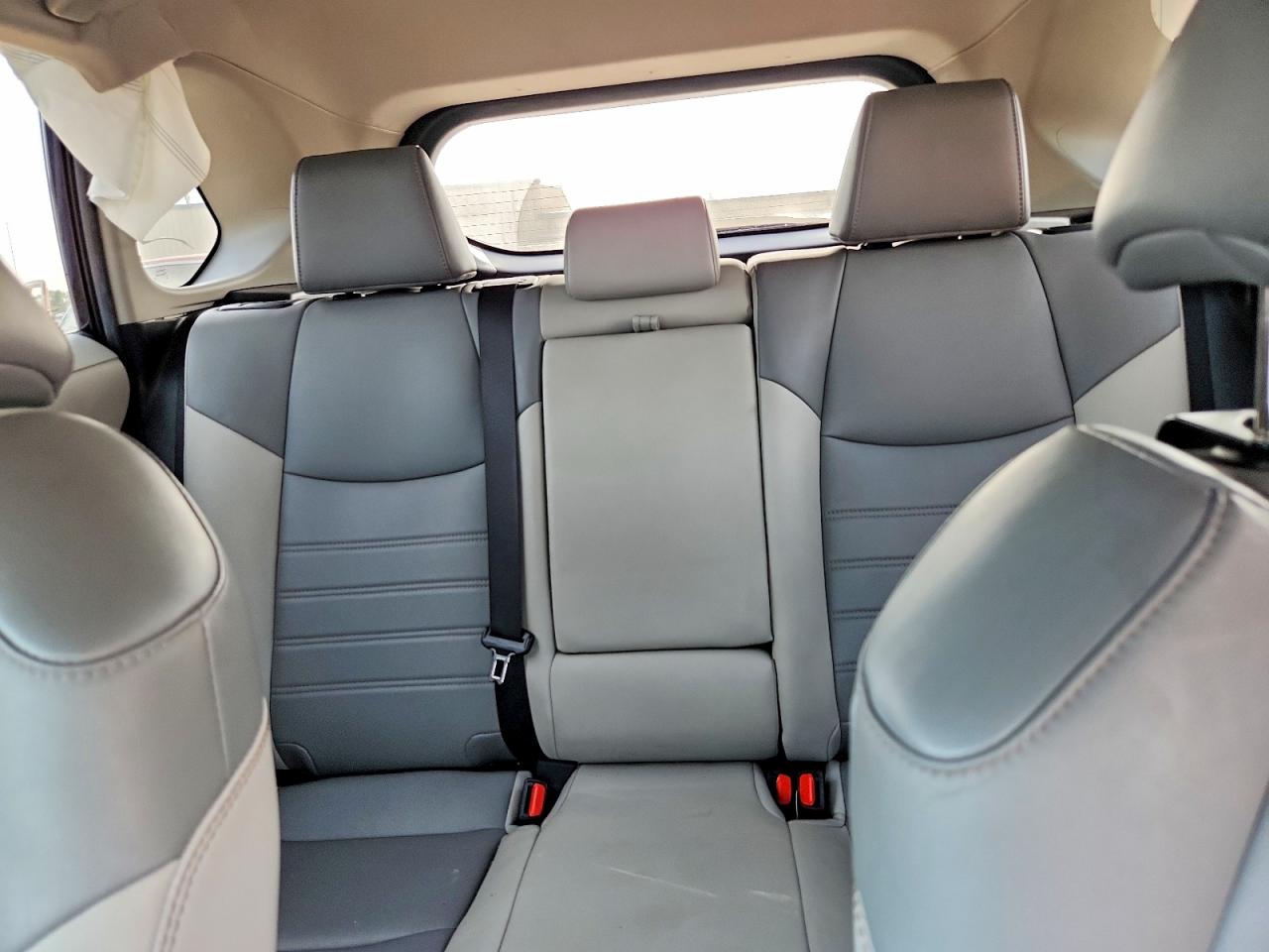 2021 TOYOTA RAV4 XLE PREMIUM photo 28