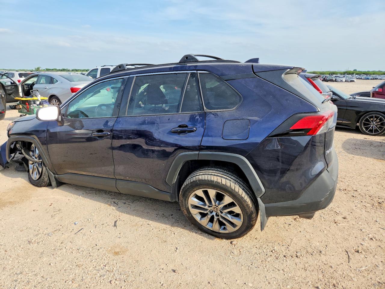 2021 TOYOTA RAV4 XLE PREMIUM photo 4