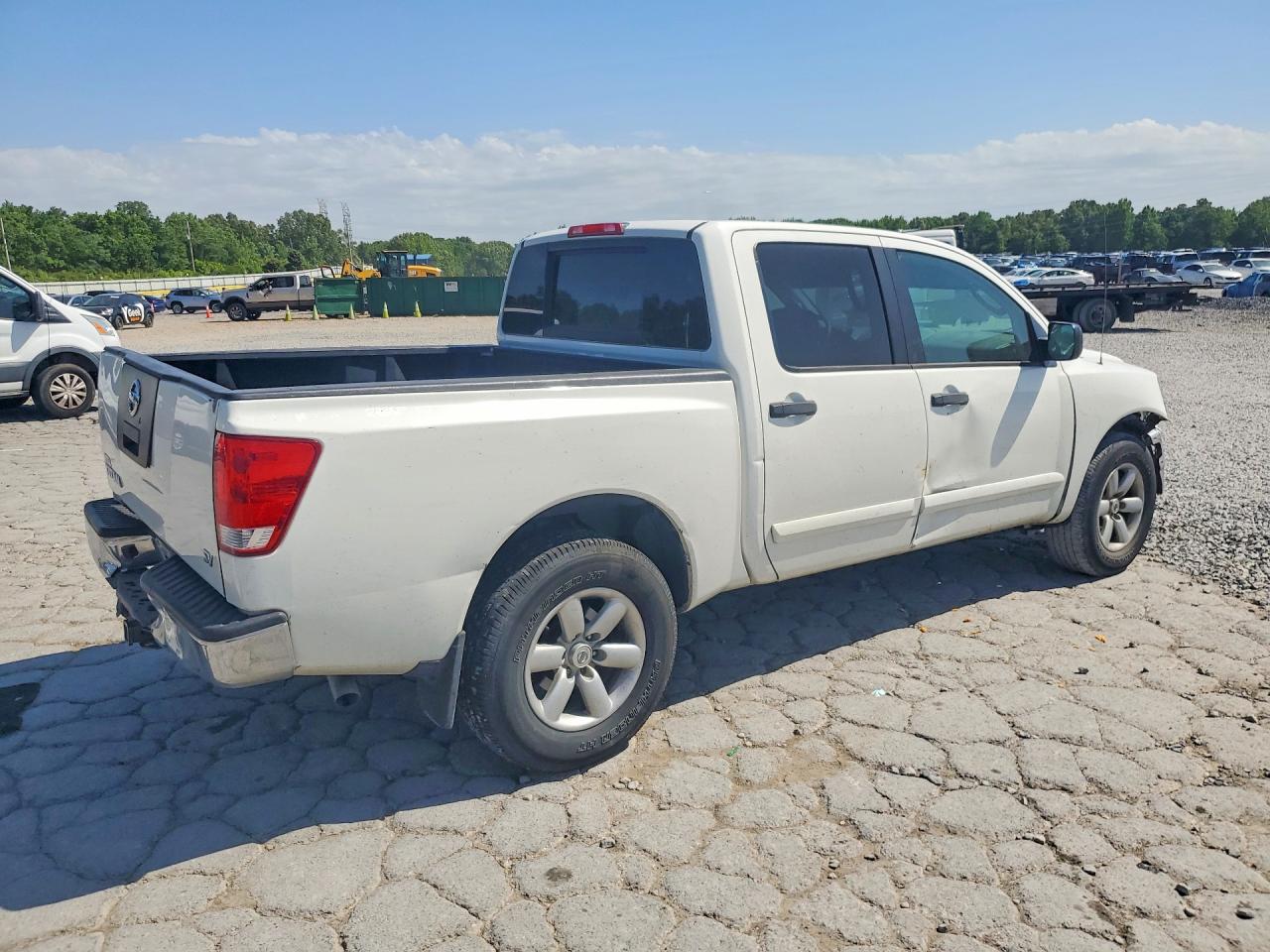 2011 NISSAN TITAN S photo 3