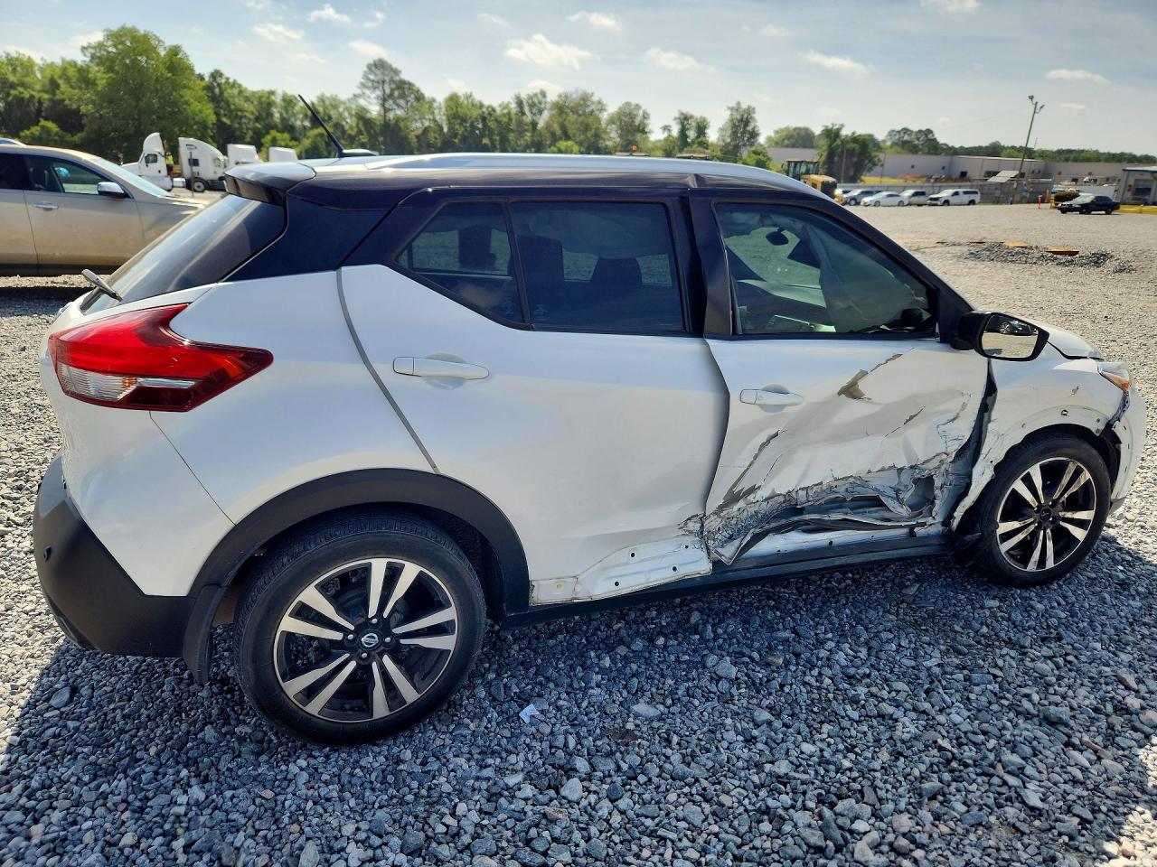 2020 NISSAN KICKS SV photo 5