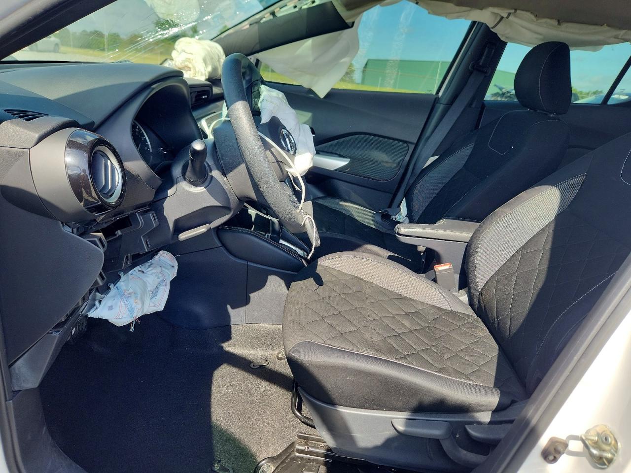 2020 NISSAN KICKS SV photo 13