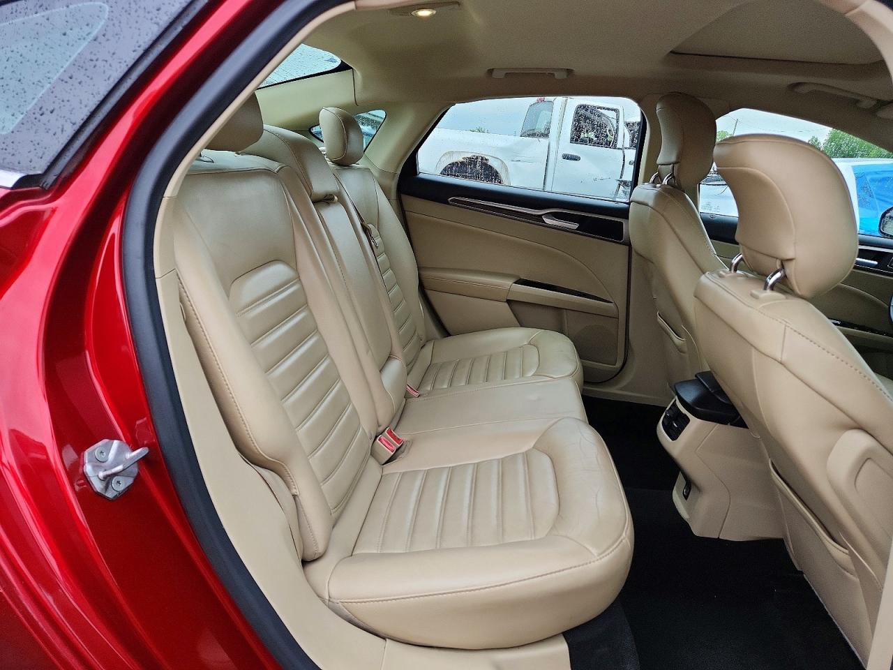 2014 FORD FUSION SE photo 19
