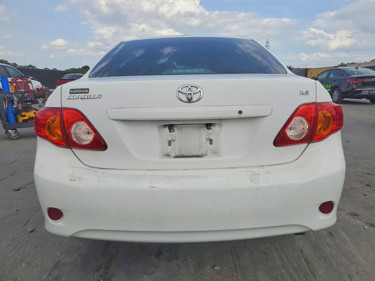 2010 TOYOTA COROLLA LE photo 11