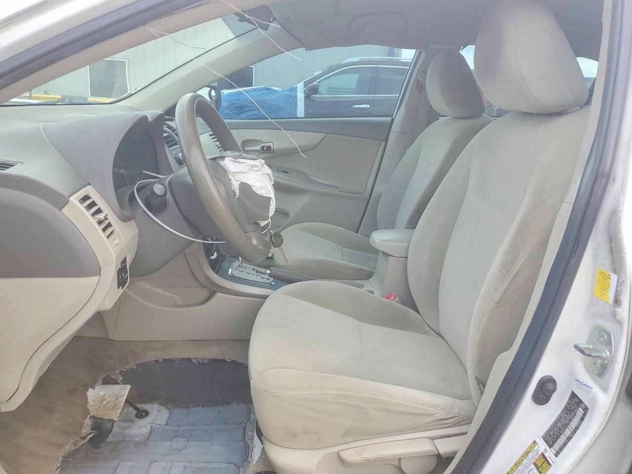 2010 TOYOTA COROLLA LE photo 13