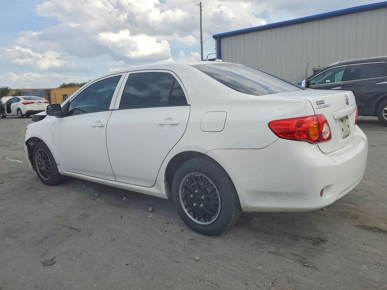 2010 TOYOTA COROLLA LE photo 3