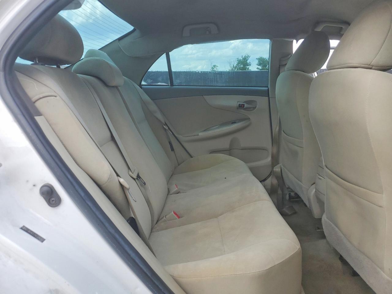 2010 TOYOTA COROLLA LE photo 19