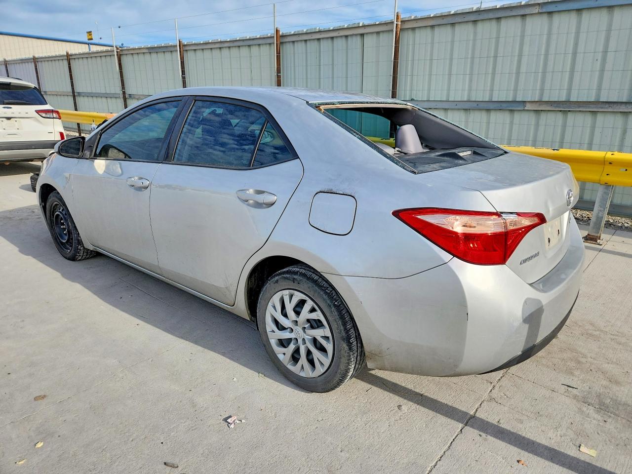 2017 TOYOTA COROLLA LE photo 3