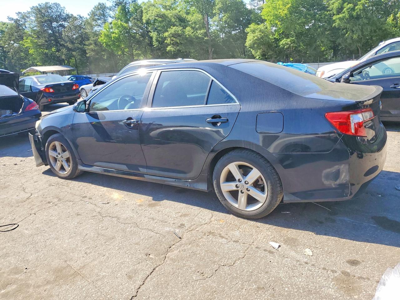 2014 TOYOTA CAMRY SE photo 3
