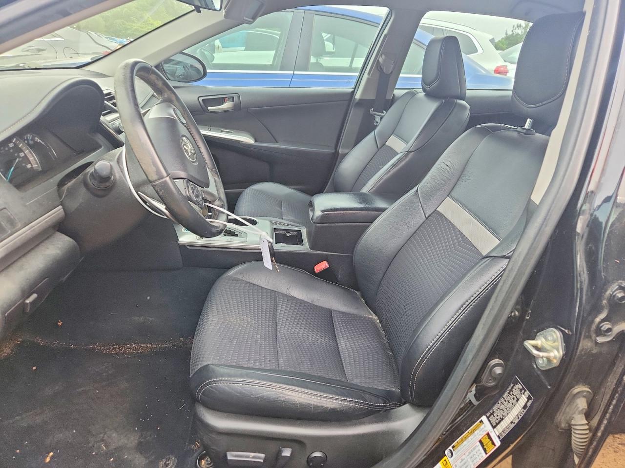 2014 TOYOTA CAMRY SE photo 13