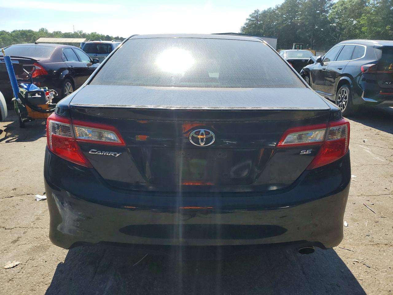 2014 TOYOTA CAMRY SE photo 11