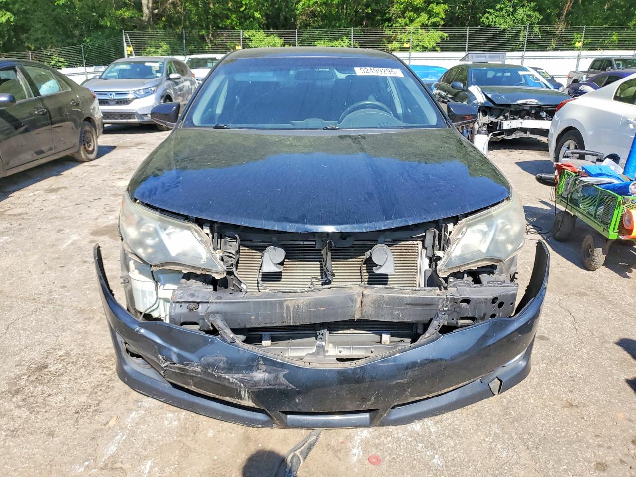 2014 TOYOTA CAMRY SE photo 9