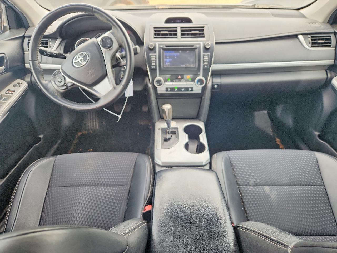 2014 TOYOTA CAMRY SE photo 15