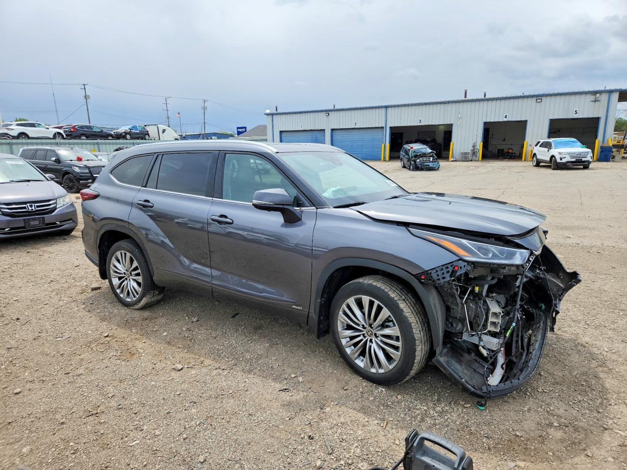 2024 TOYOTA HIGHLANDER HYBRID PLATINUM photo 7