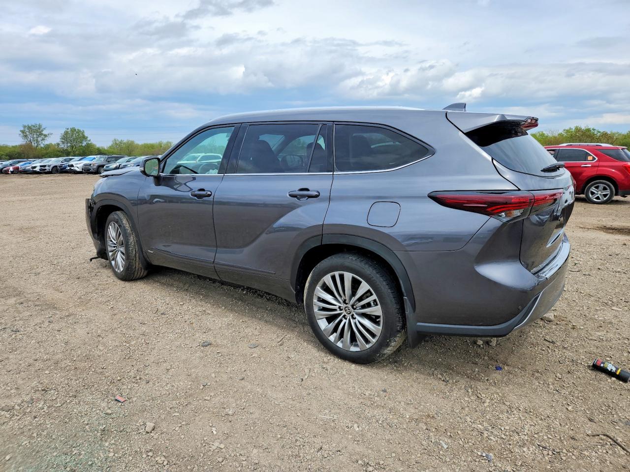 2024 TOYOTA HIGHLANDER HYBRID PLATINUM photo 3