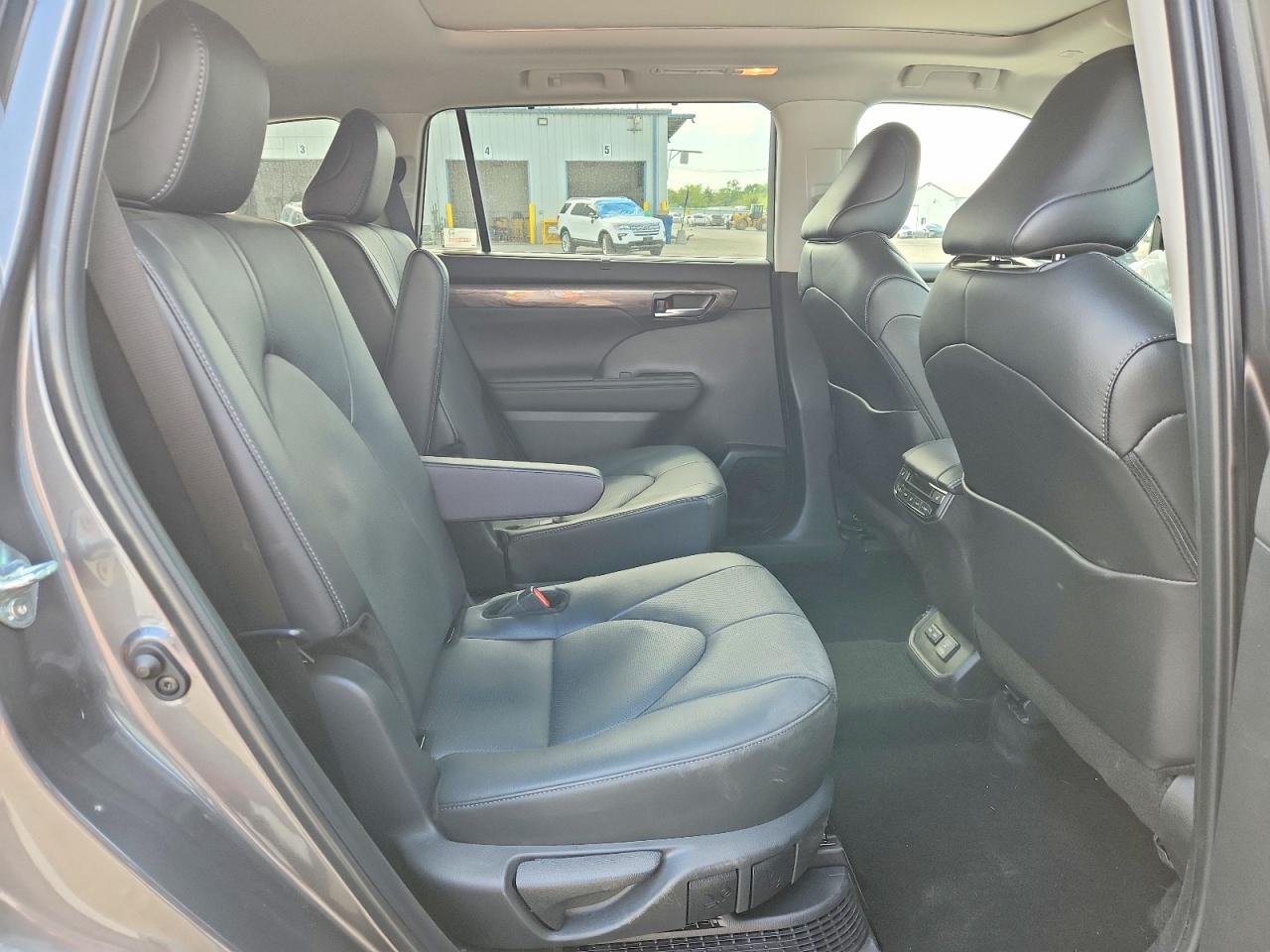 2024 TOYOTA HIGHLANDER HYBRID PLATINUM photo 21