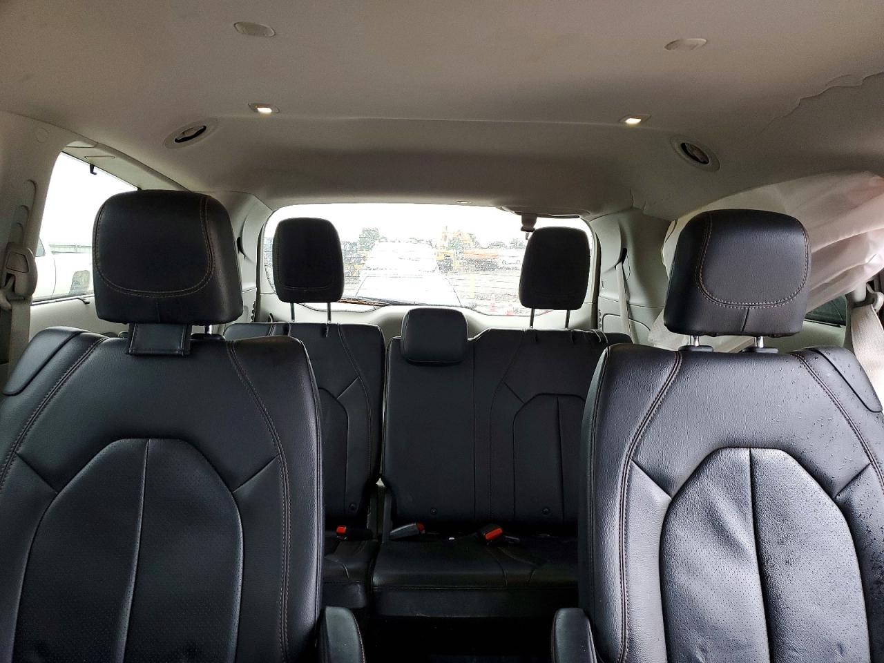 2019 CHRYSLER PACIFICA TOURING L photo 19