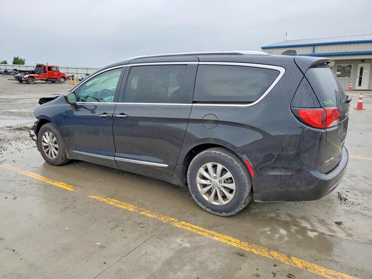 2019 CHRYSLER PACIFICA TOURING L photo 3