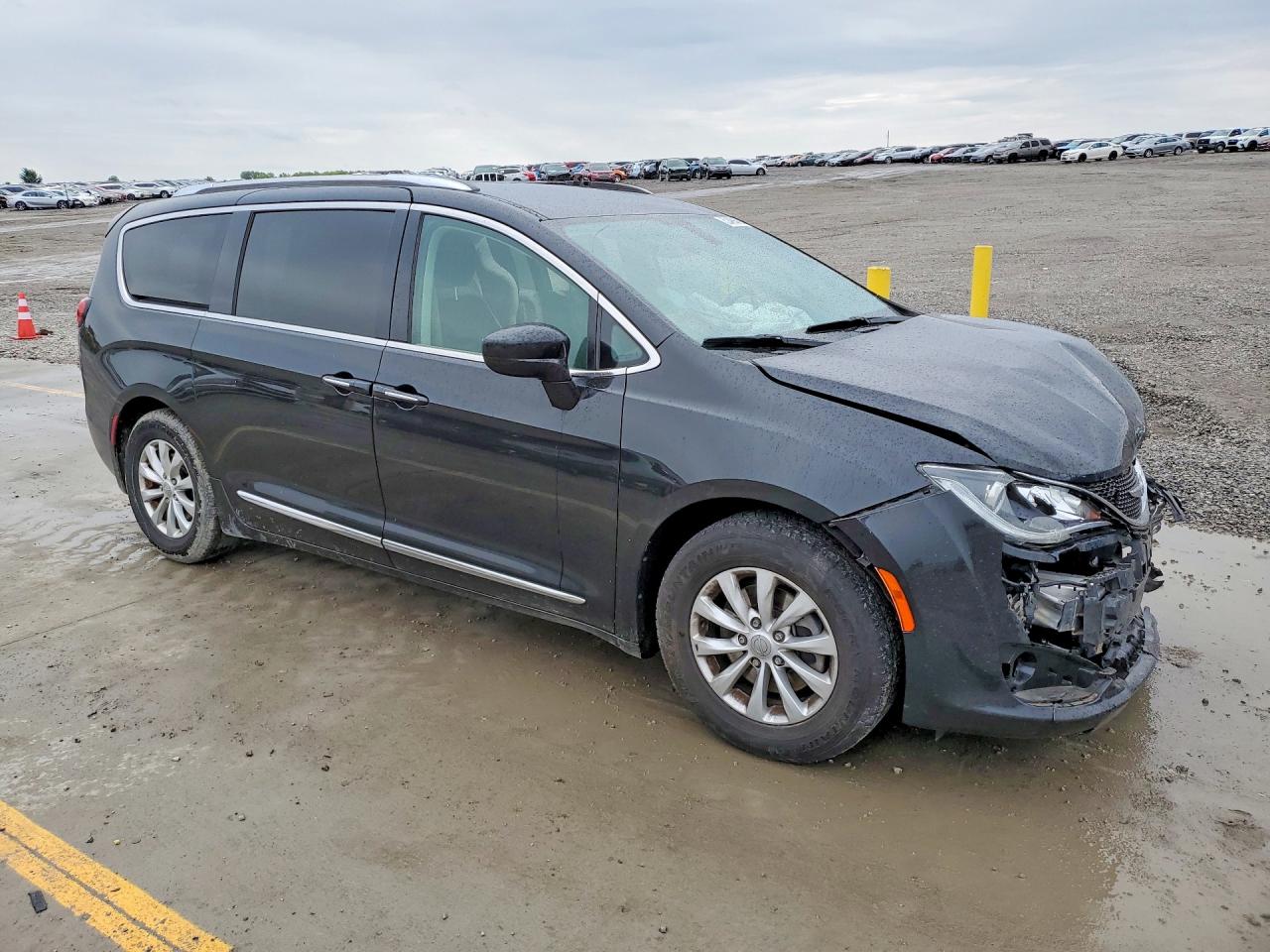 2019 CHRYSLER PACIFICA TOURING L photo 7