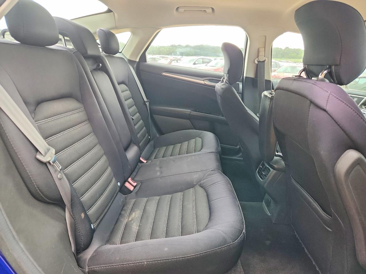 2015 FORD FUSION SE photo 19
