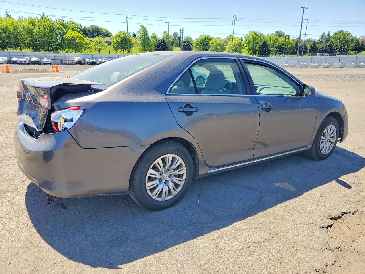 2014 TOYOTA CAMRY LE photo 5
