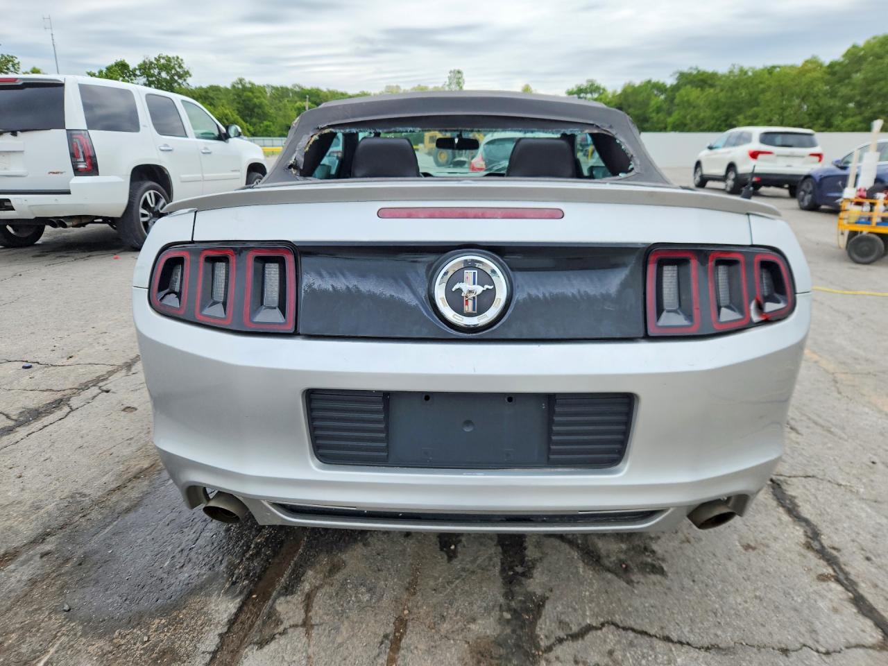 2013 FORD MUSTANG photo 6