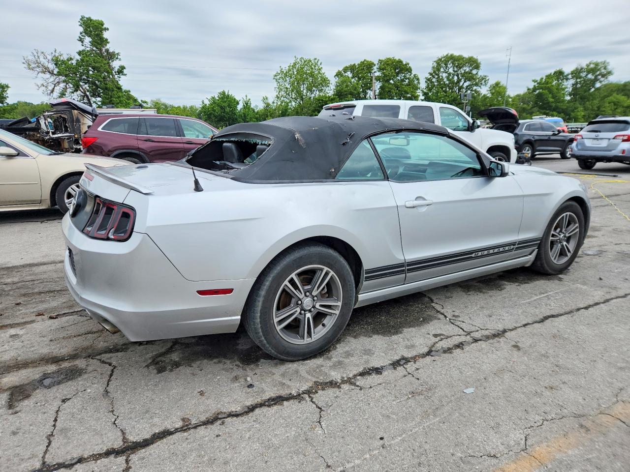 2013 FORD MUSTANG photo 3