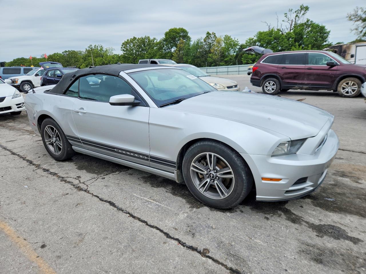 2013 FORD MUSTANG photo 4