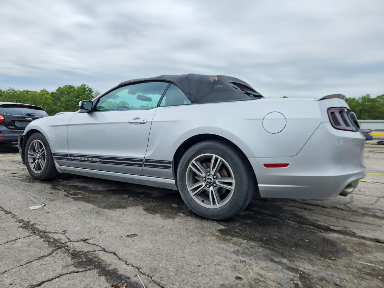 2013 FORD MUSTANG photo 2