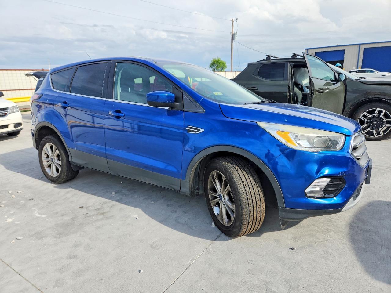 2017 FORD ESCAPE SE photo 4