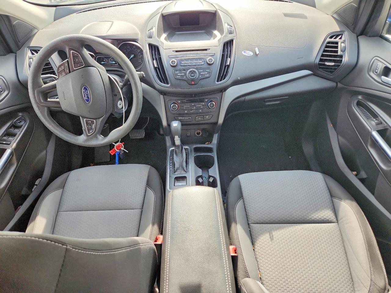 2017 FORD ESCAPE SE photo 8