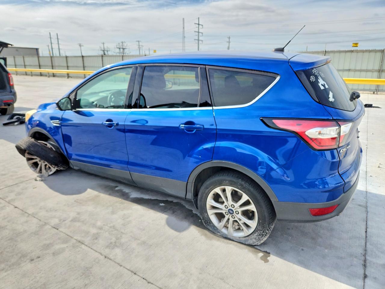 2017 FORD ESCAPE SE photo 2