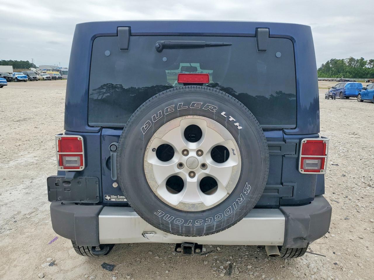2013 JEEP WRANGLER UNLIMITED SAHARA photo 11