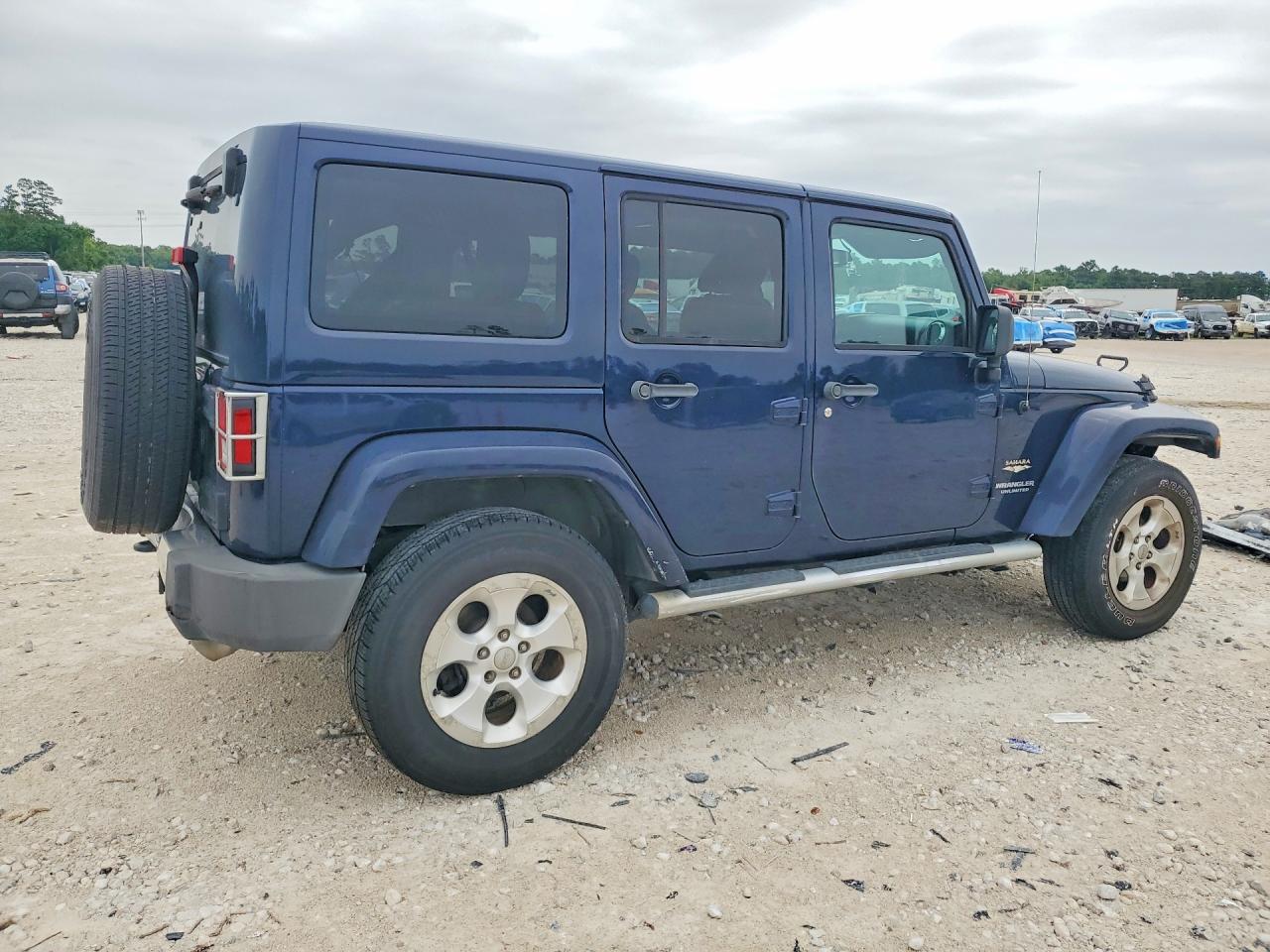2013 JEEP WRANGLER UNLIMITED SAHARA photo 5
