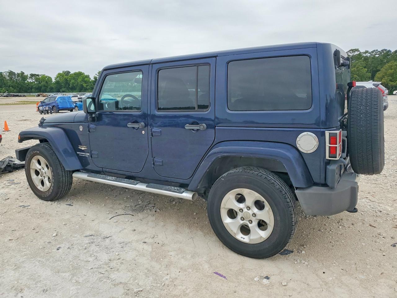 2013 JEEP WRANGLER UNLIMITED SAHARA photo 3