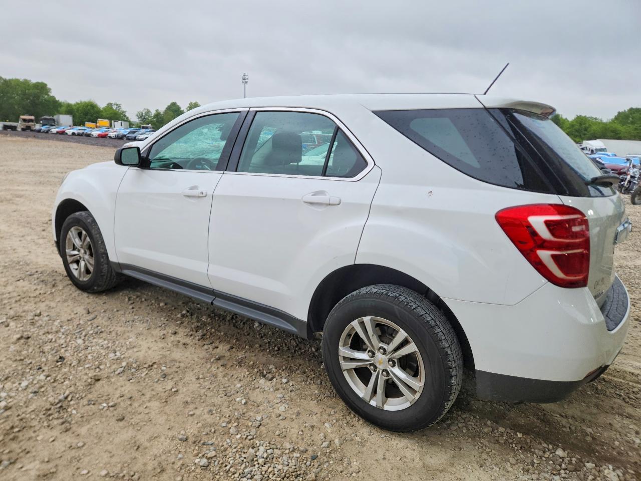 2017 CHEVROLET EQUINOX LS photo 4