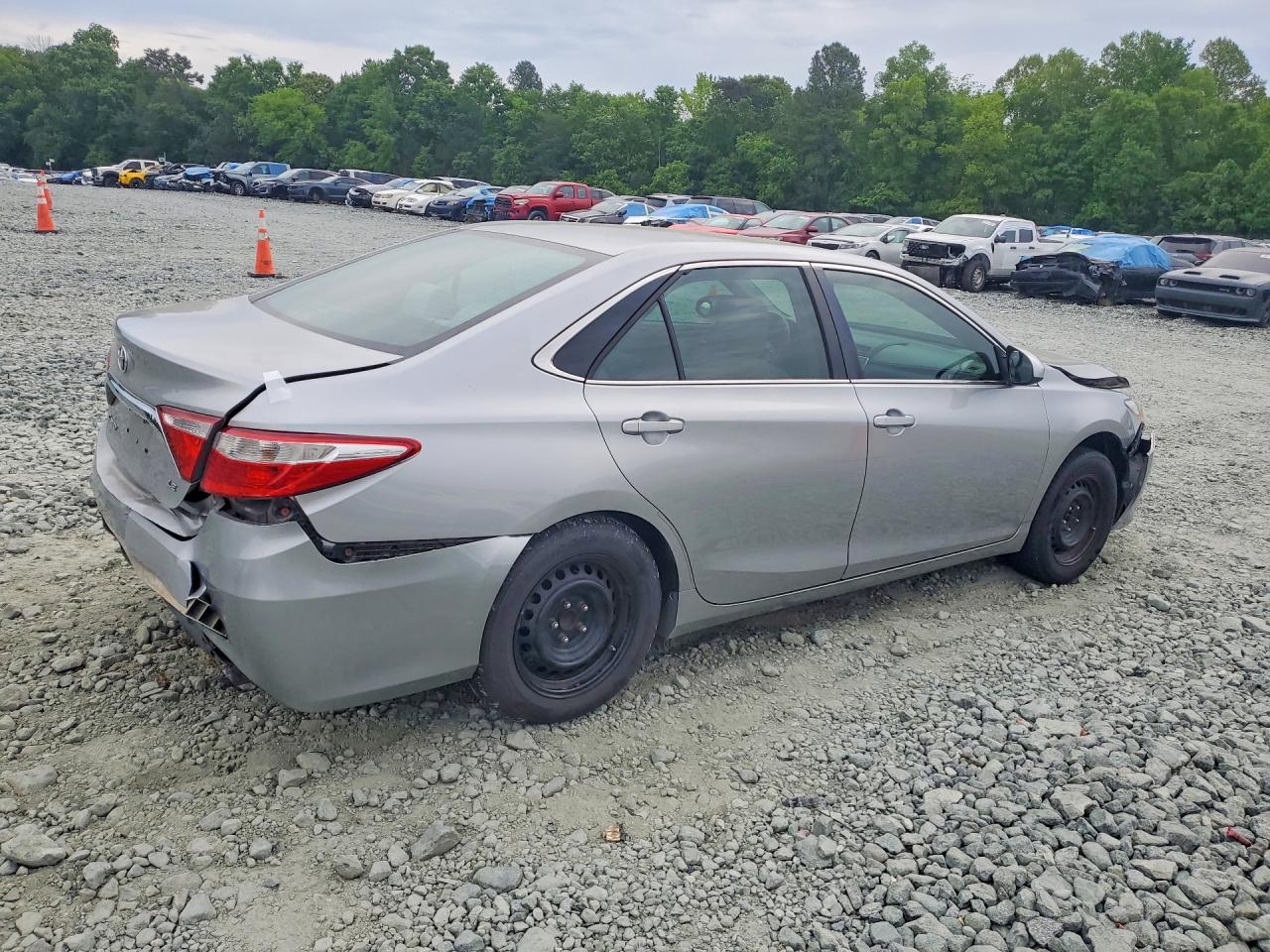 2015 TOYOTA CAMRY LE photo 7
